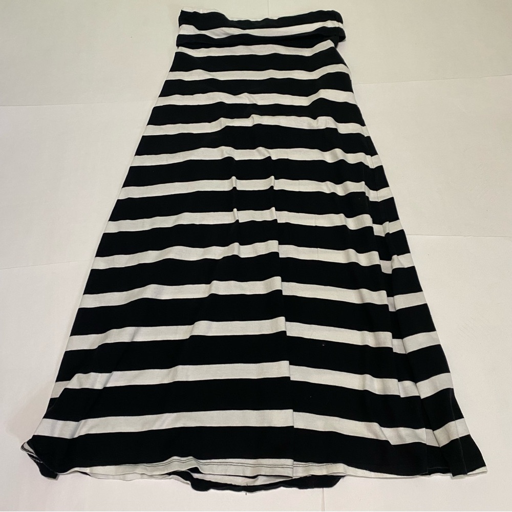 ⭐️ Forever 21 Black and White Maxi A-line Skirt - Picture 2 of 6
